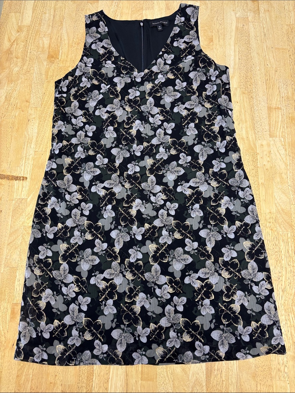 EUC Banana Republic Black Floral V-Neck Mini Dress w/Metallic Accents Sleeveless